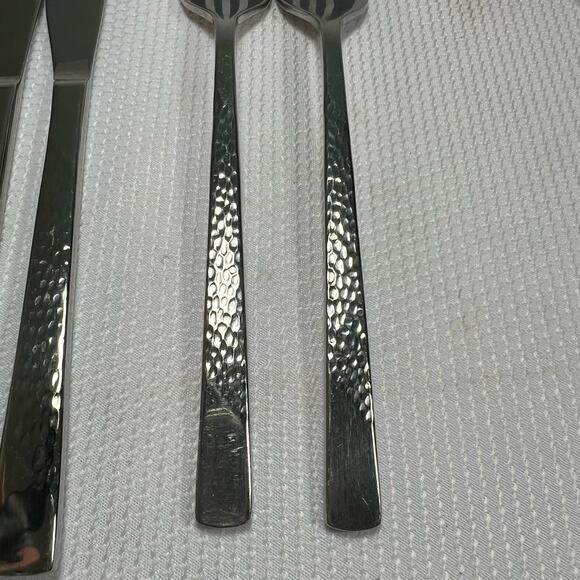 Oneida Etta Piece Everyday Flatware Set - Picture 3 of 13